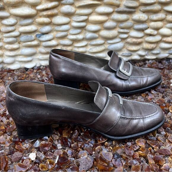 Preveta Silver Metallic Leather Loafers w/Silver Buckle Accent. Size 7.5B Italy - Picture 4 of 8
